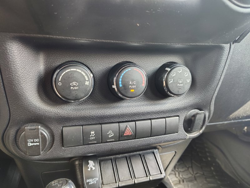 Used 2015 Jeep Wrangler Unlimited Sport AWD/4WD image 15