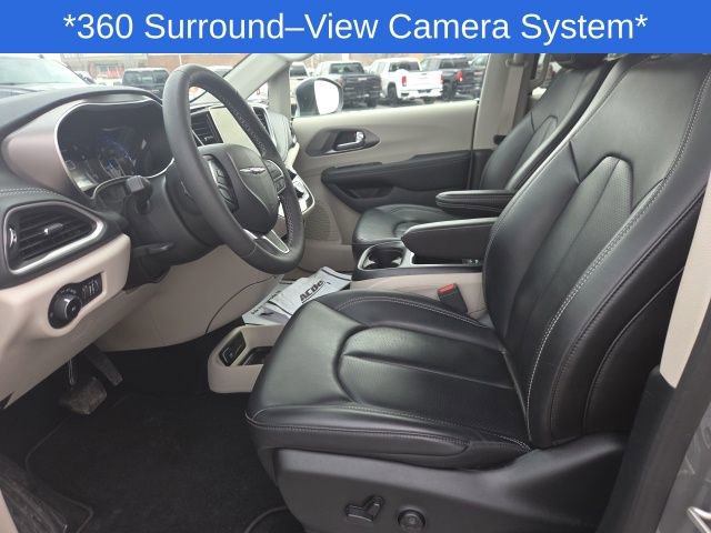 Used 2023 Chrysler Pacifica Touring-L image 25