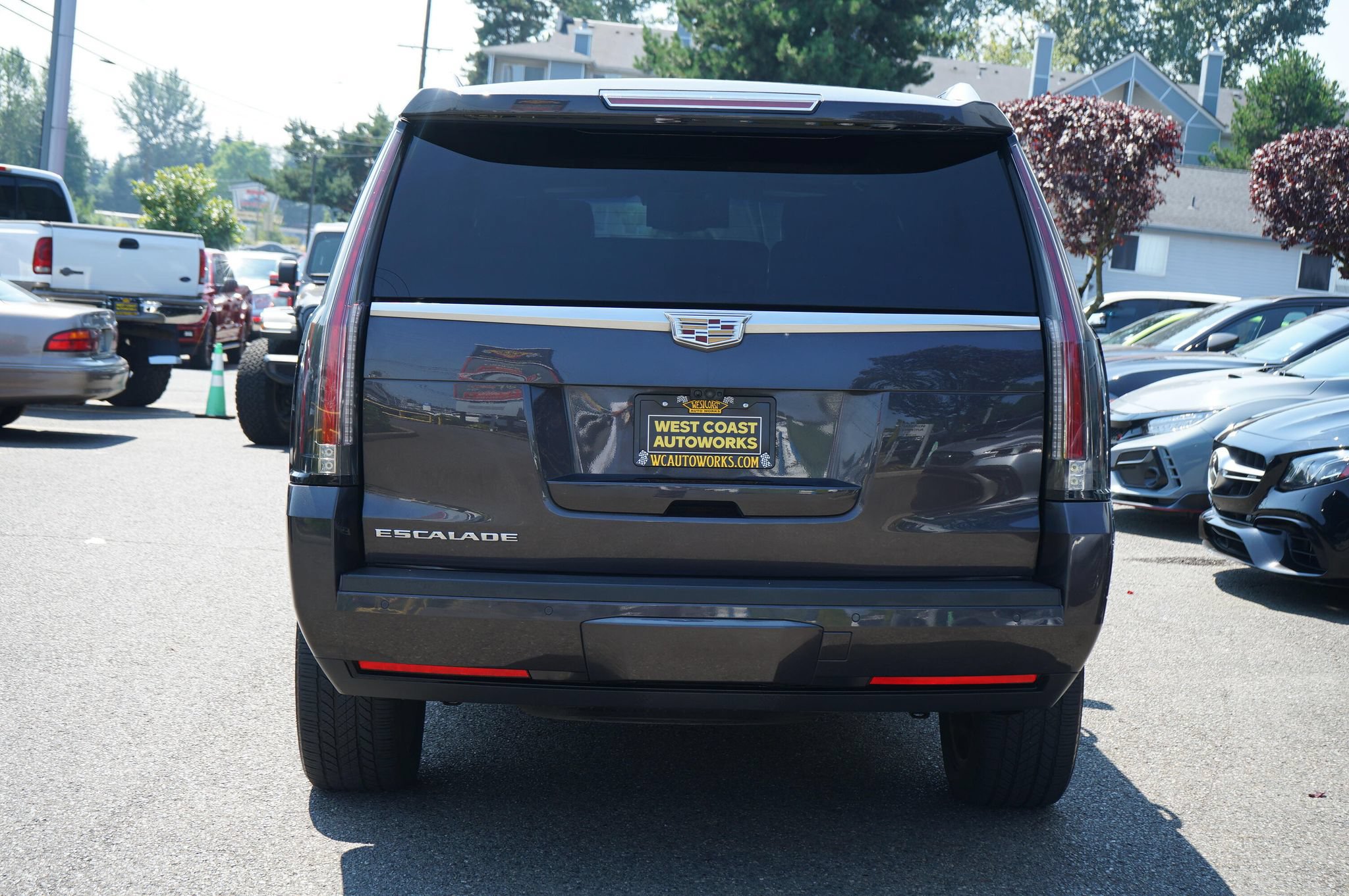 Used 2017 Cadillac Escalade Platinum AWD/4WD image 4