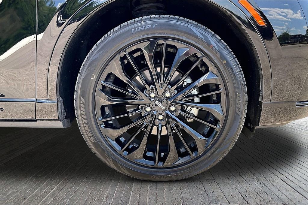 Used 2023 Lincoln Corsair AWD w/ Equipment Group 101A image 9