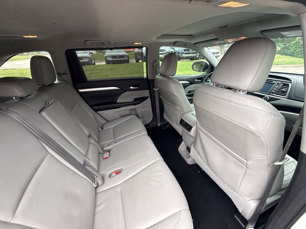 Used 2016 Toyota Highlander XLE AWD/4WD image 38