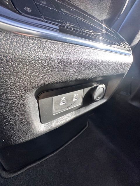 Certified 2025 Nissan Armada Platinum image 38