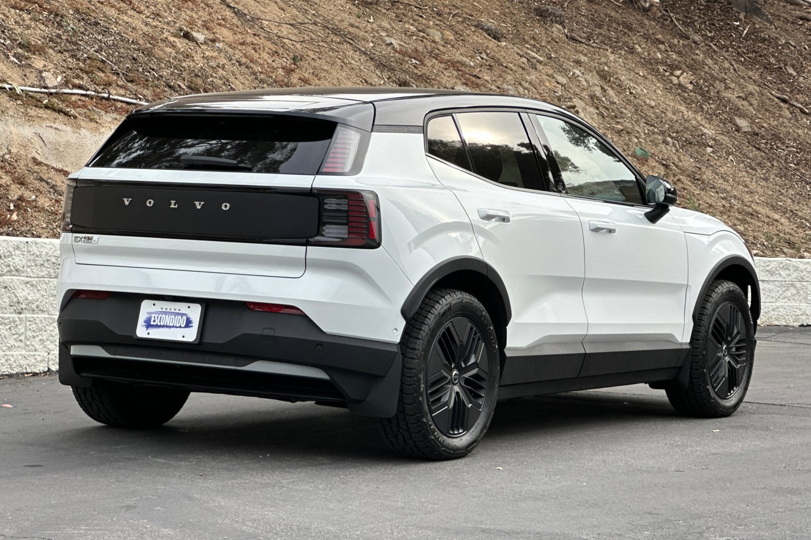 New 2026 Volvo EX30 Cross Country Ultra w/ Protection Package image 5