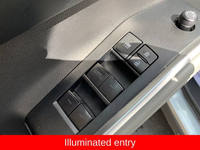 Used 2025 Toyota Highlander LE AWD/4WD image 13