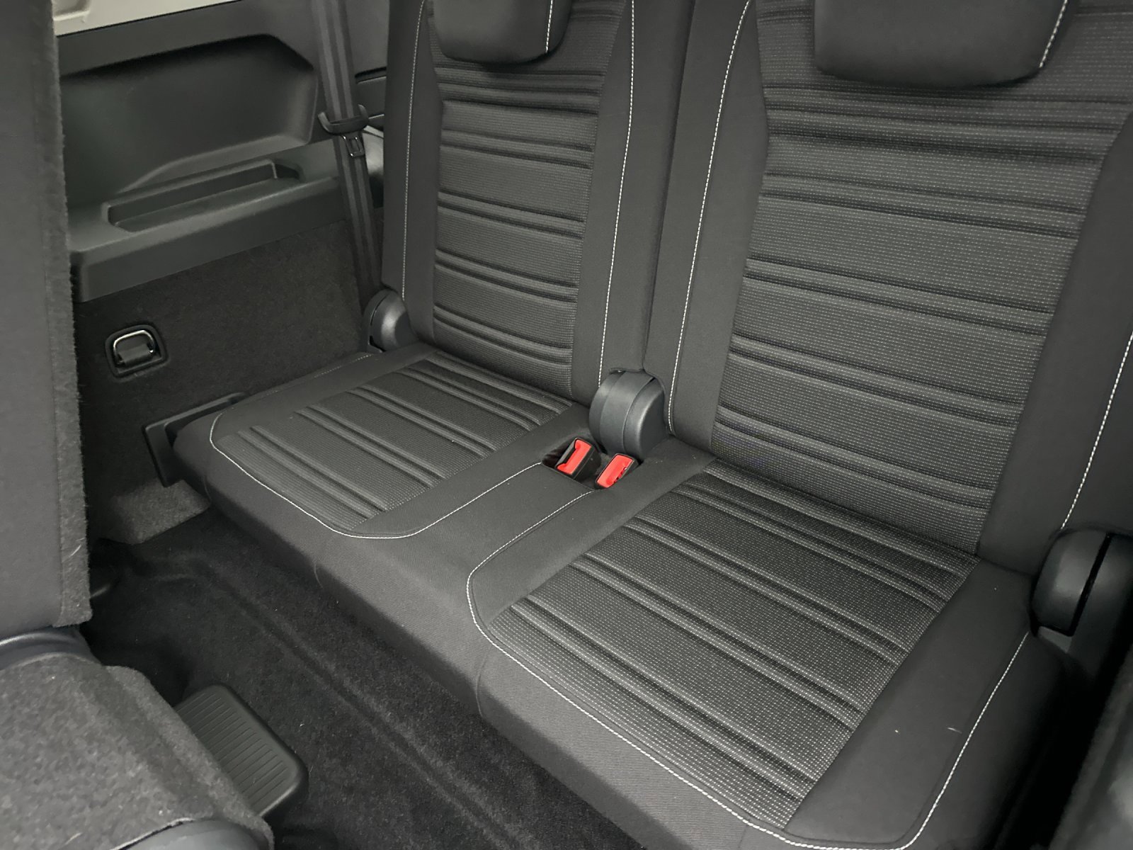 Used 2024 Volkswagen Tiguan S image 15