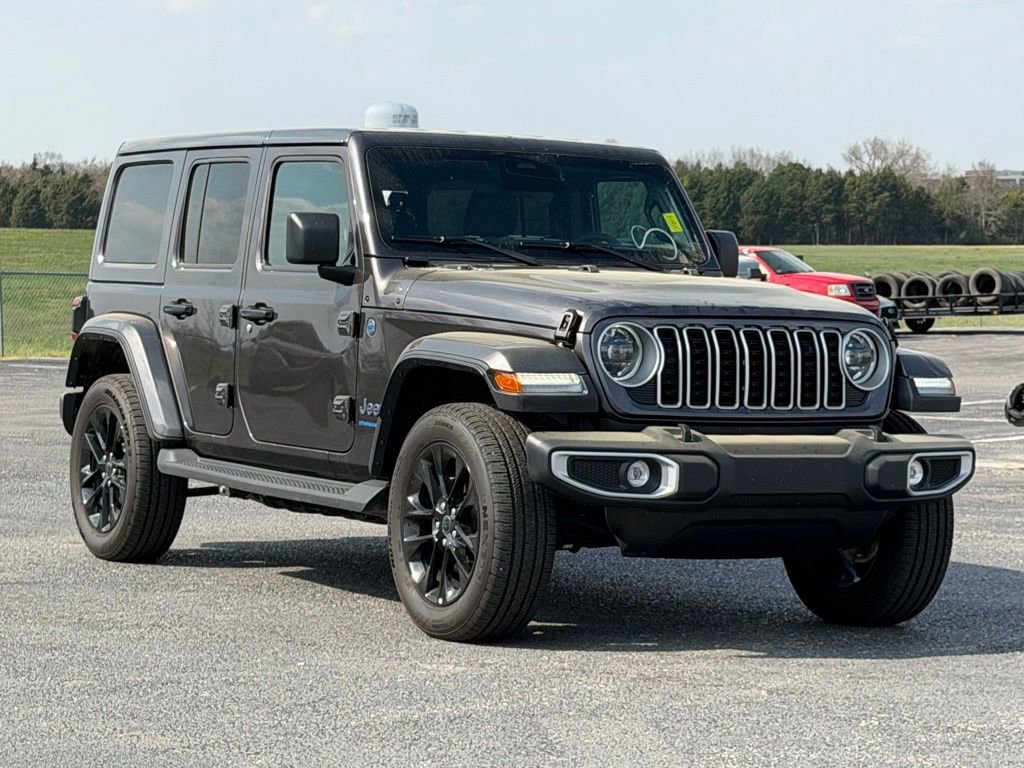 Used 2025 Jeep Wrangler Unlimited Sahara image 2