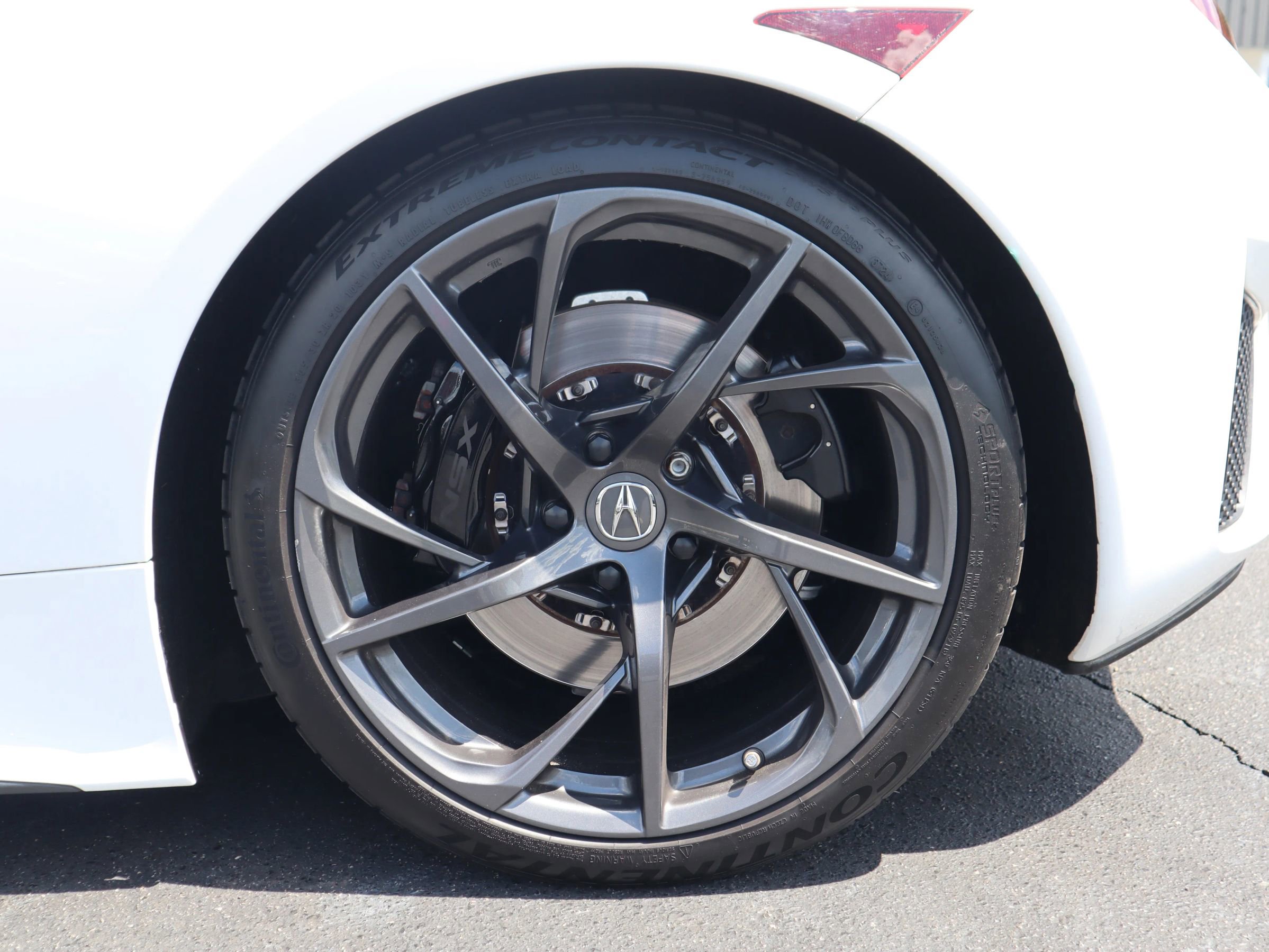 Used 2018 Acura NSX AWD/4WD image 15