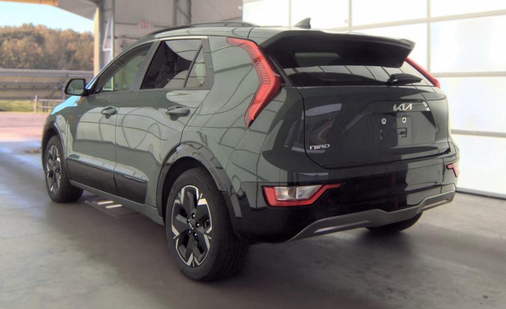 Used 2023 Kia Niro Wind w/ Wind Preserve Package FWD image 8