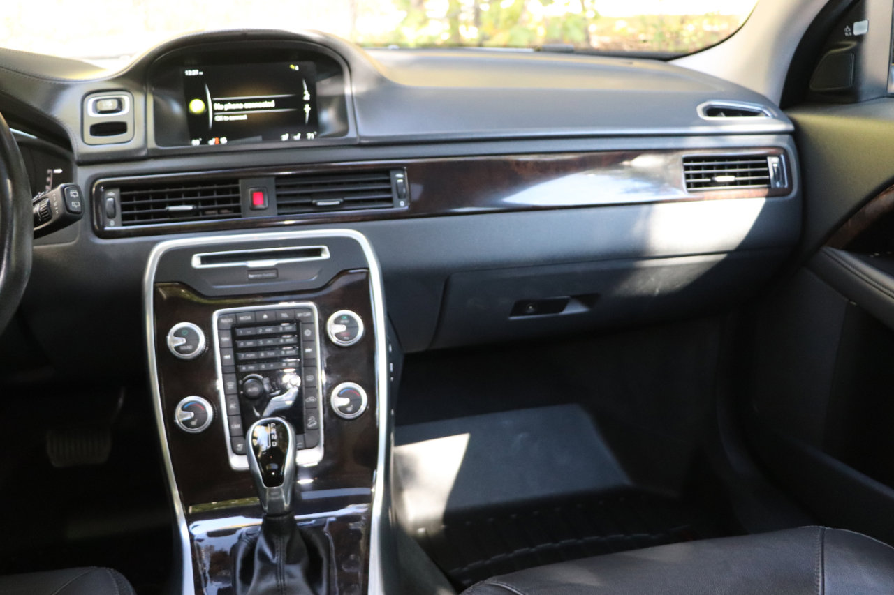 Used 2016 Volvo XC70 T5 Platinum w/ Climate Package image 16