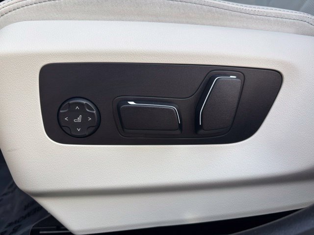 Certified 2026 BMW i5 eDrive40 w/ Executive Package AWD/4WD image 15