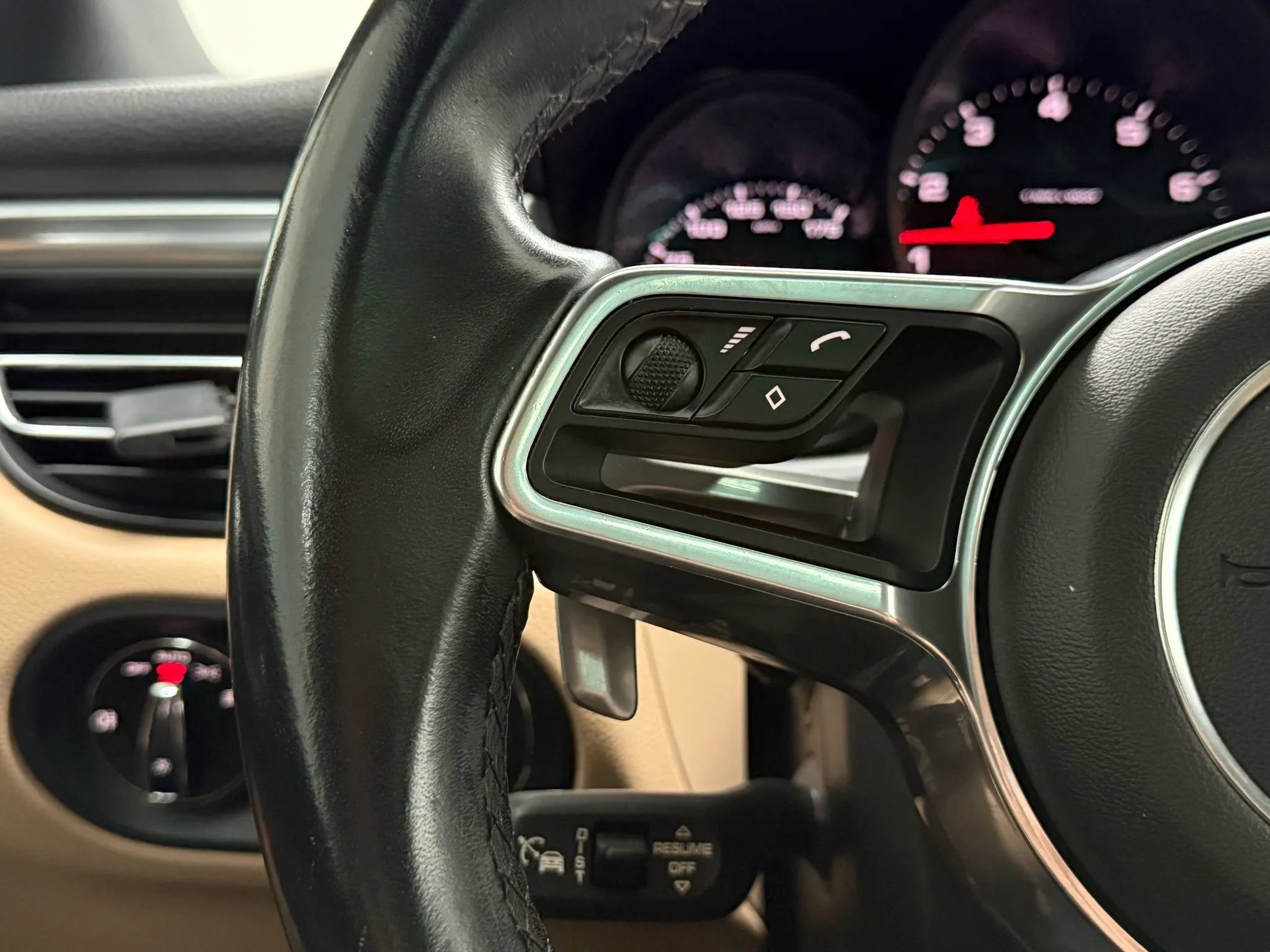 Used 2019 Porsche Macan image 23