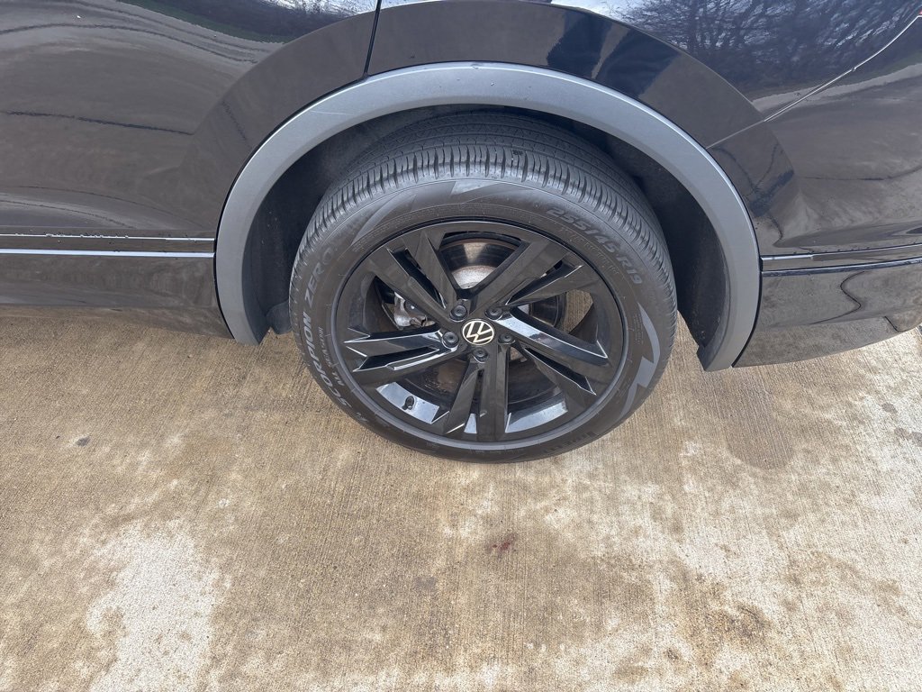 Used 2023 Volkswagen Tiguan SE R-Line image 51