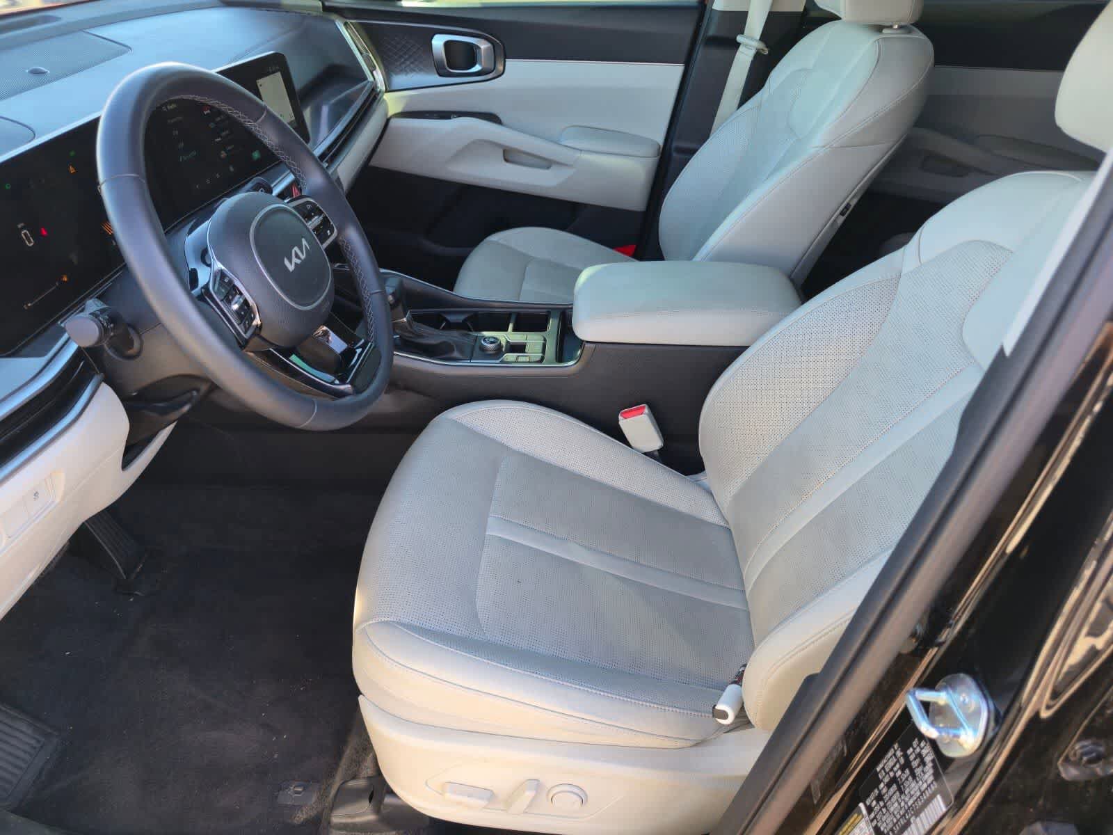 Used 2025 Kia Sorento S w/ Panoramic Sunroof Package FWD image 12