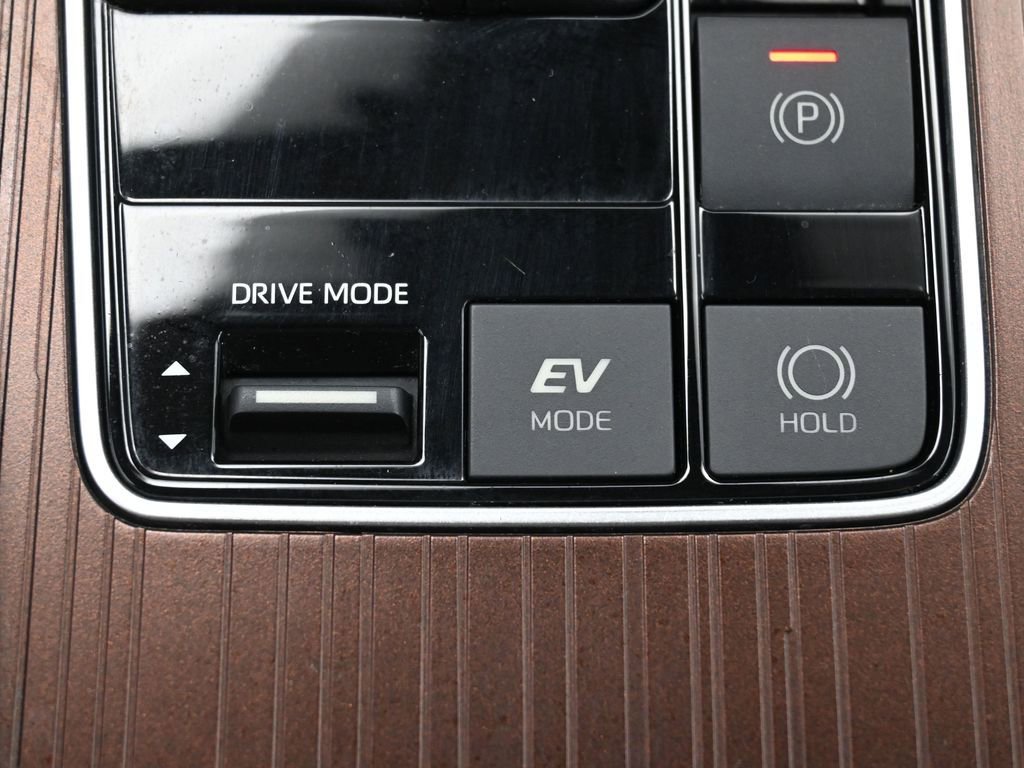 Certified 2021 Toyota Sienna LE FWD image 24