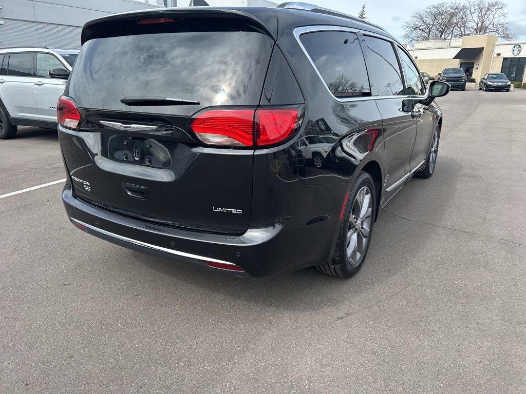 Used 2019 Chrysler Pacifica Limited image 5