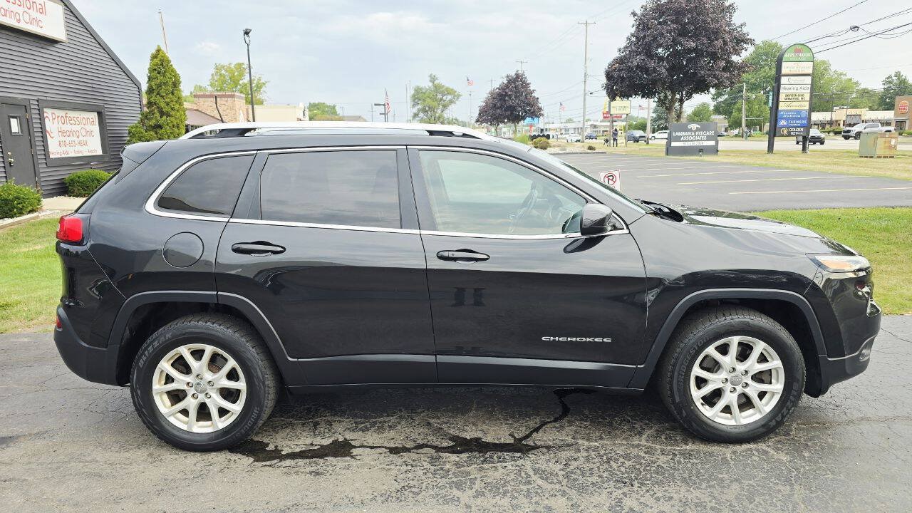 Used 2016 Jeep Cherokee Latitude w/ Comfort & Convenience Group AWD/4WD image 7