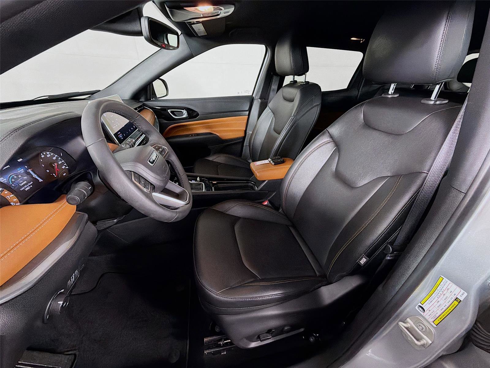 Used 2024 Jeep Compass Limited image 11