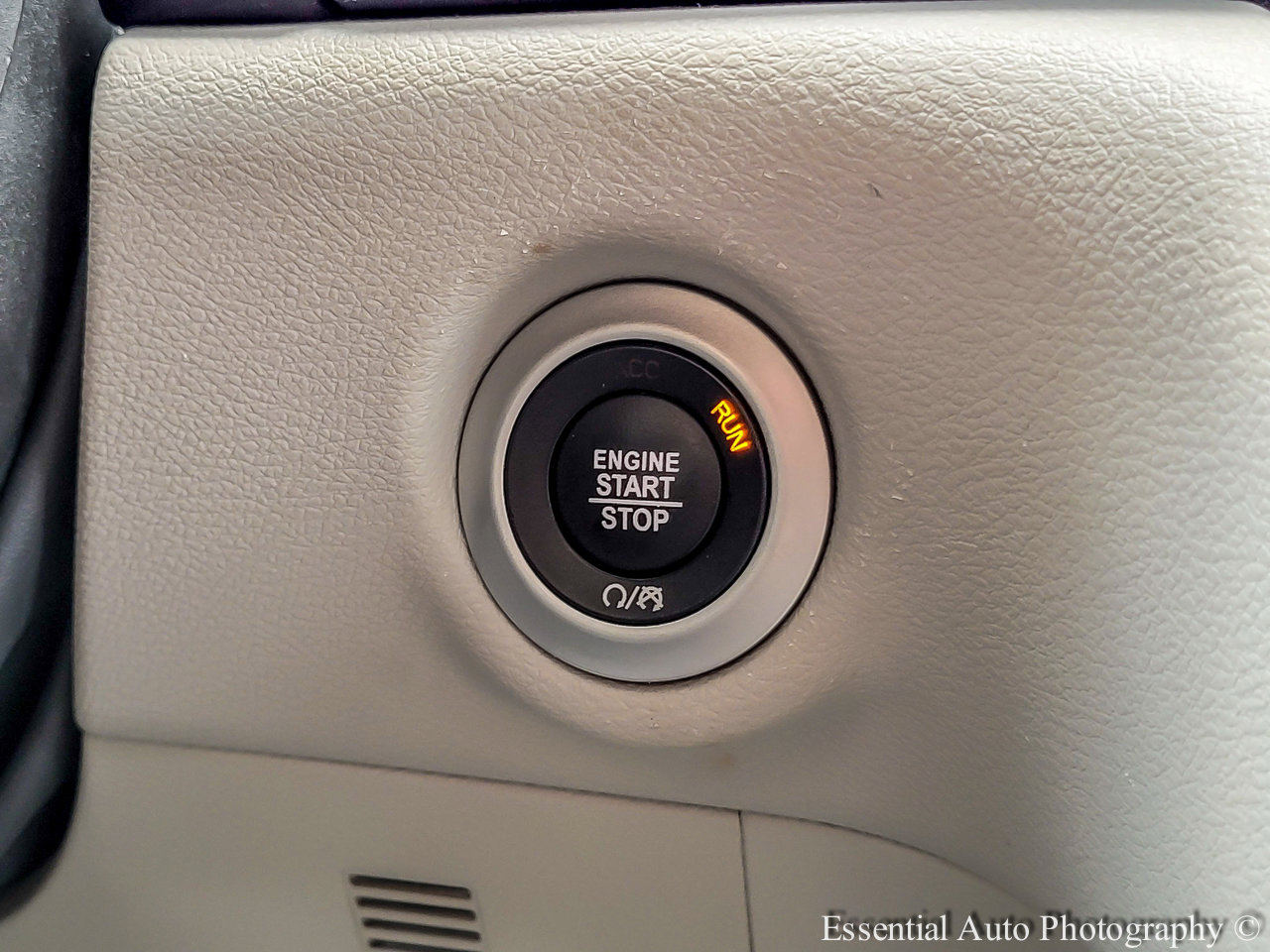 Used 2023 Chrysler Pacifica Touring-L FWD image 17