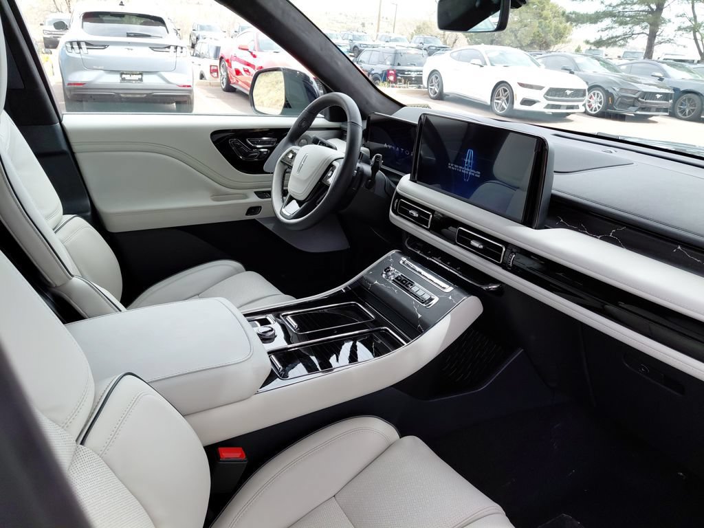 New 2026 Lincoln Aviator Black Label w/ Jet Appearance Package AWD/4WD image 37