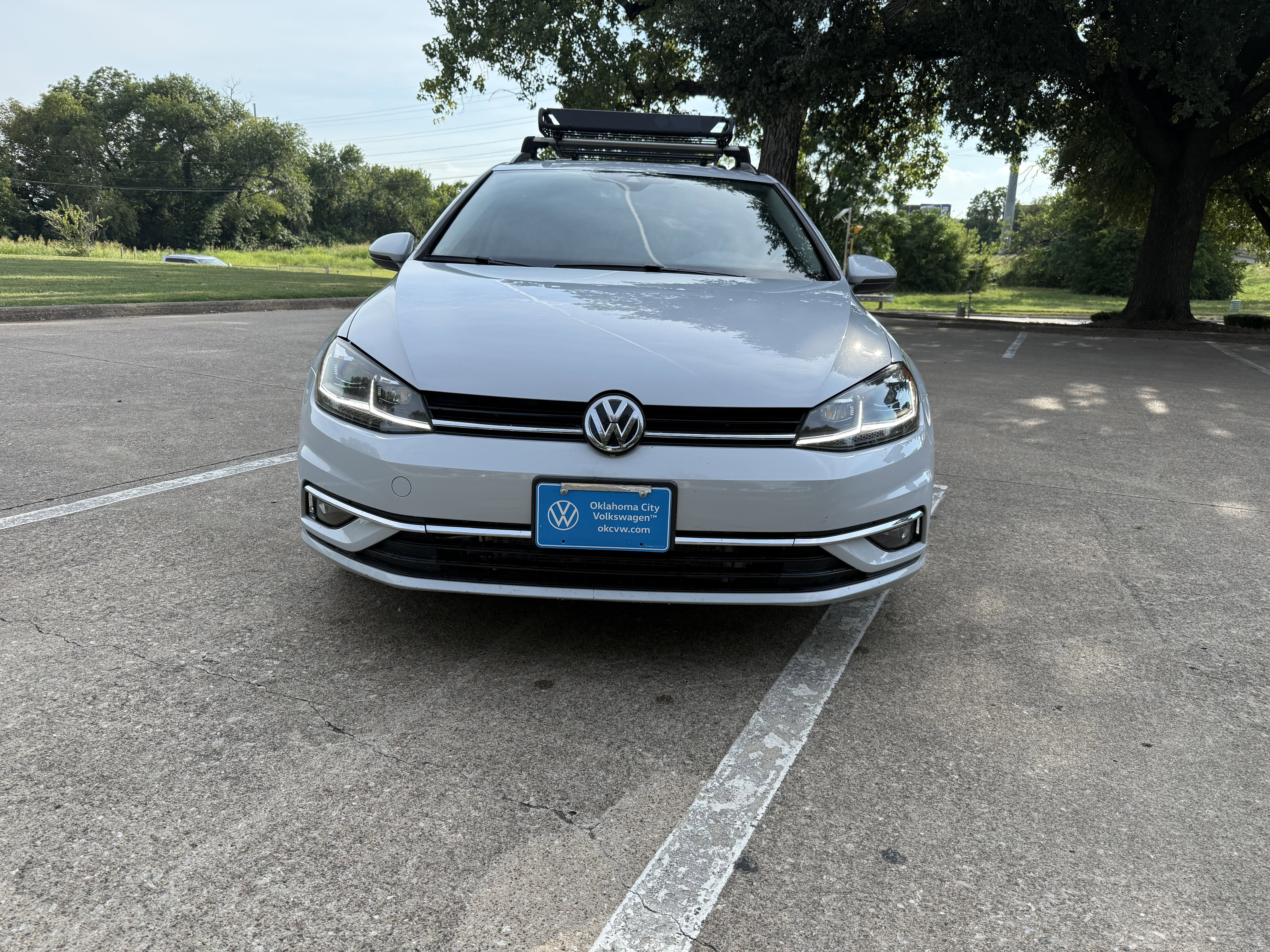 Used 2019 Volkswagen Golf SE image 2