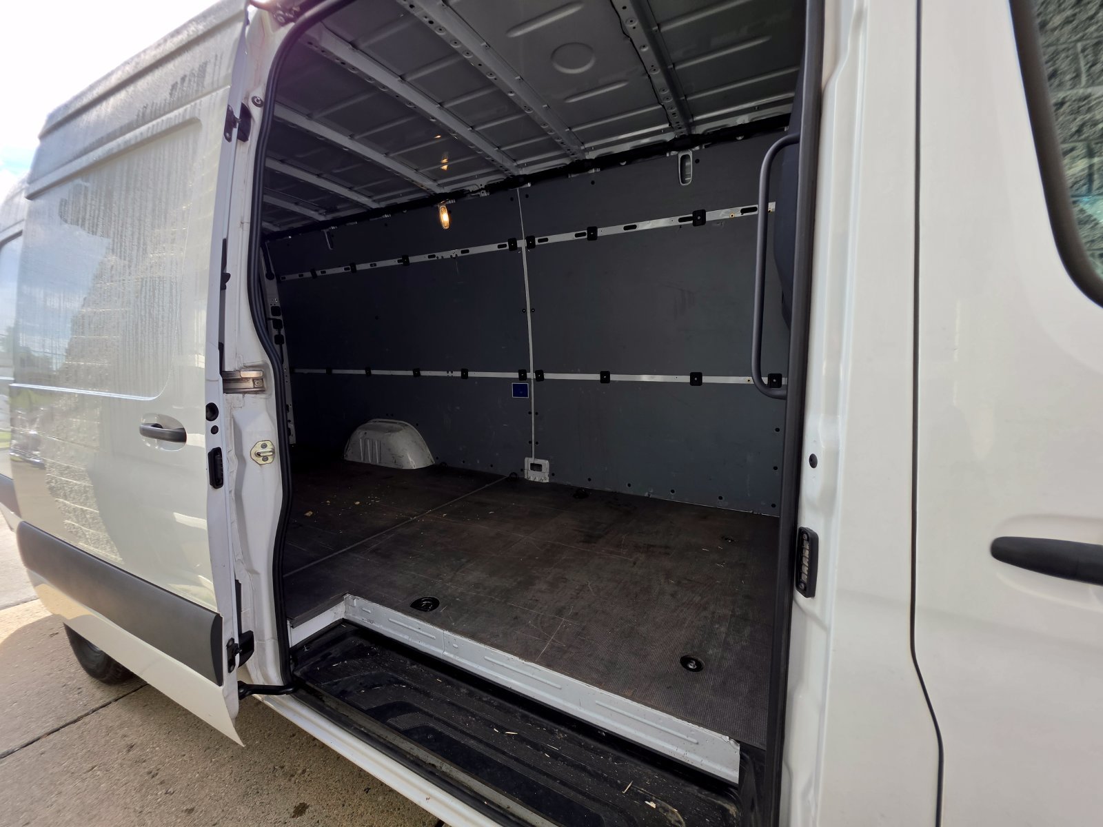 Used 2020 Mercedes-Benz Sprinter 2500 image 8
