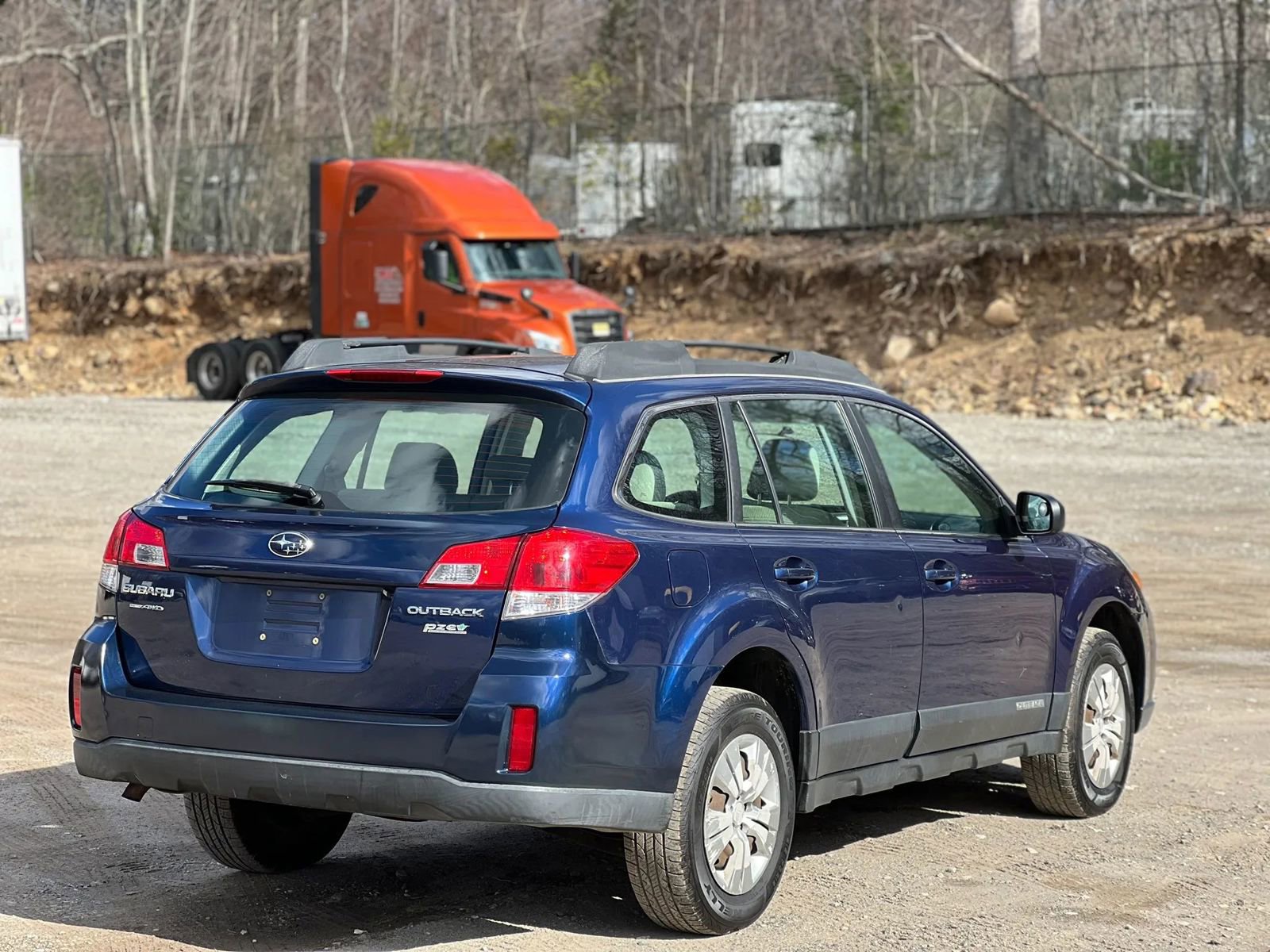 Used 2011 Subaru Outback 2.5i image 6