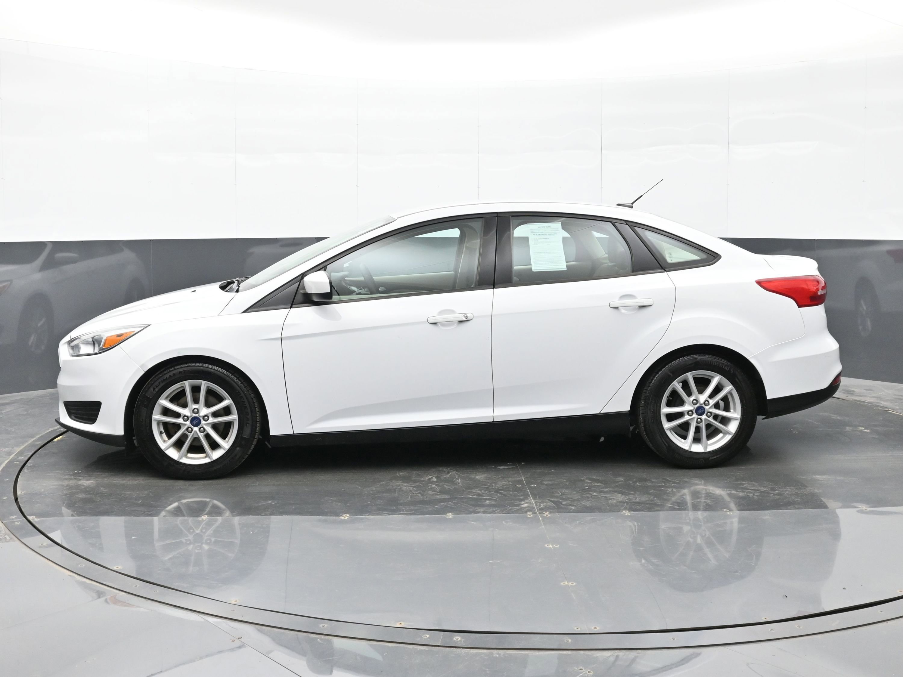 Used 2018 Ford Focus SE image 9