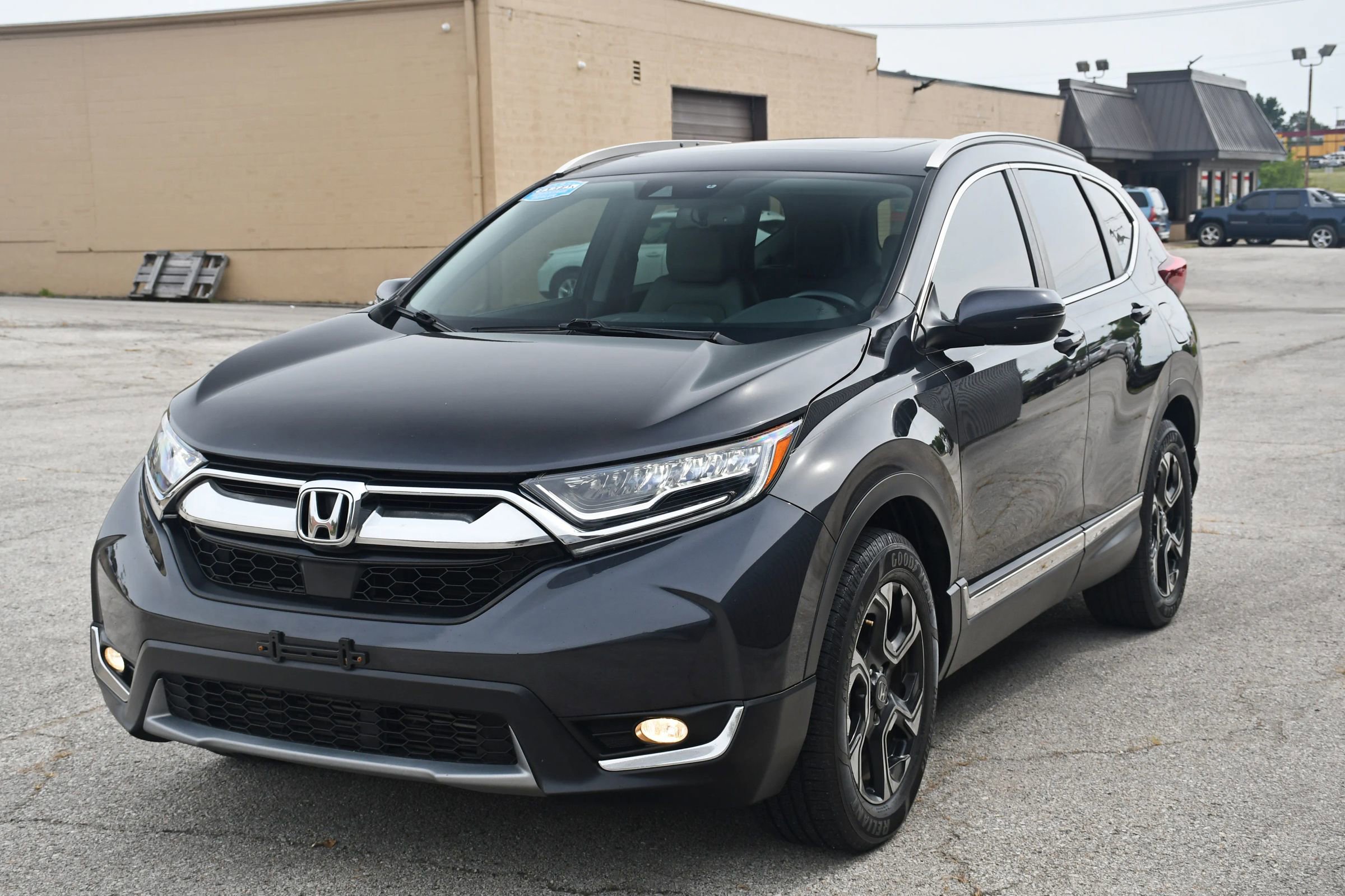 Used 2018 Honda CR-V Touring image 2
