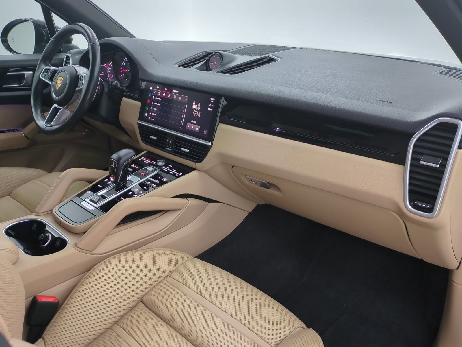 Certified 2023 Porsche Cayenne Platinum Edition image 27