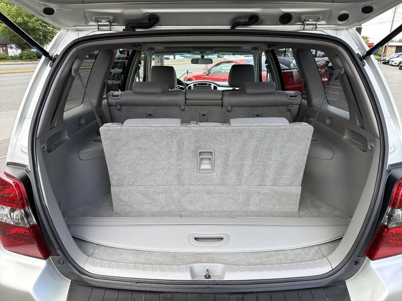 Used 2007 Toyota Highlander 4WD V6 w/ 3rd Row image 6