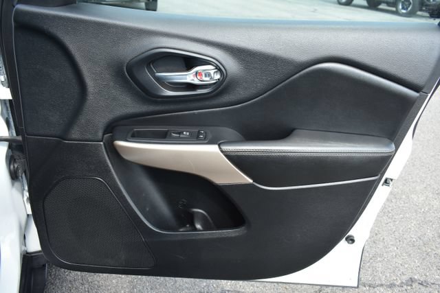 Used 2017 Jeep Cherokee Limited AWD/4WD image 47