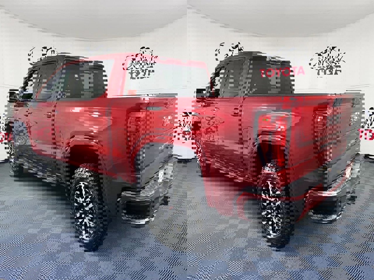 Used 2025 GMC Sierra 1500 AT4 w/ AT4 Premium Package image 5