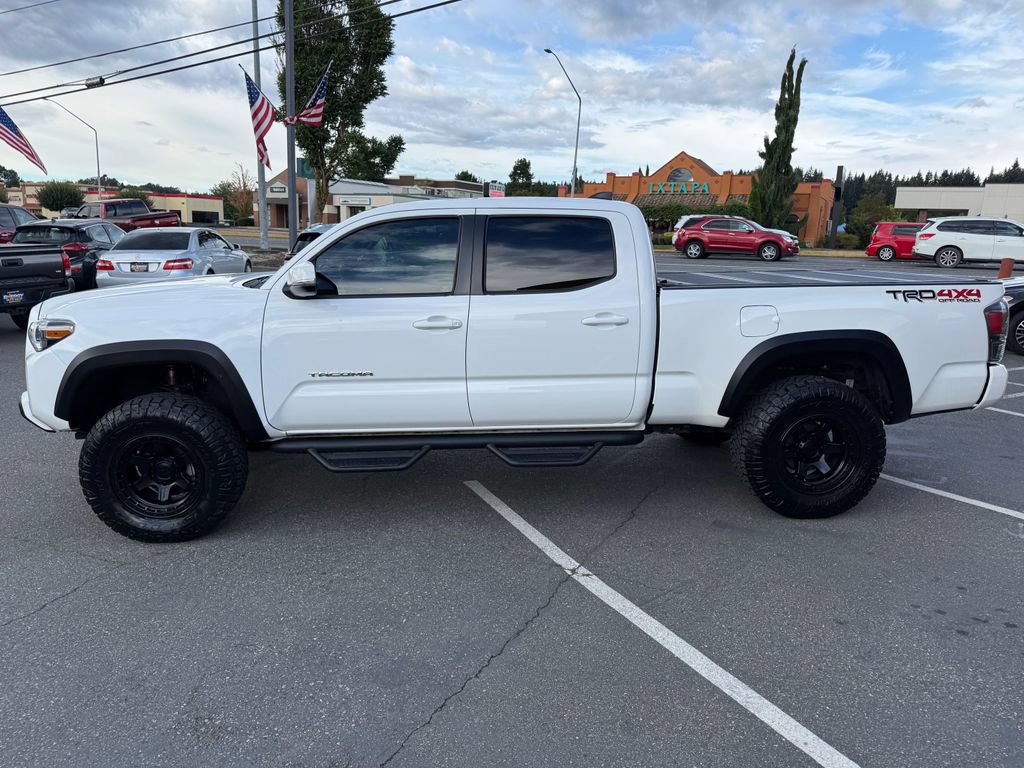 Used 2022 Toyota Tacoma TRD Off-Road w/ TRD Premium Off Road Package AWD/4WD image 4