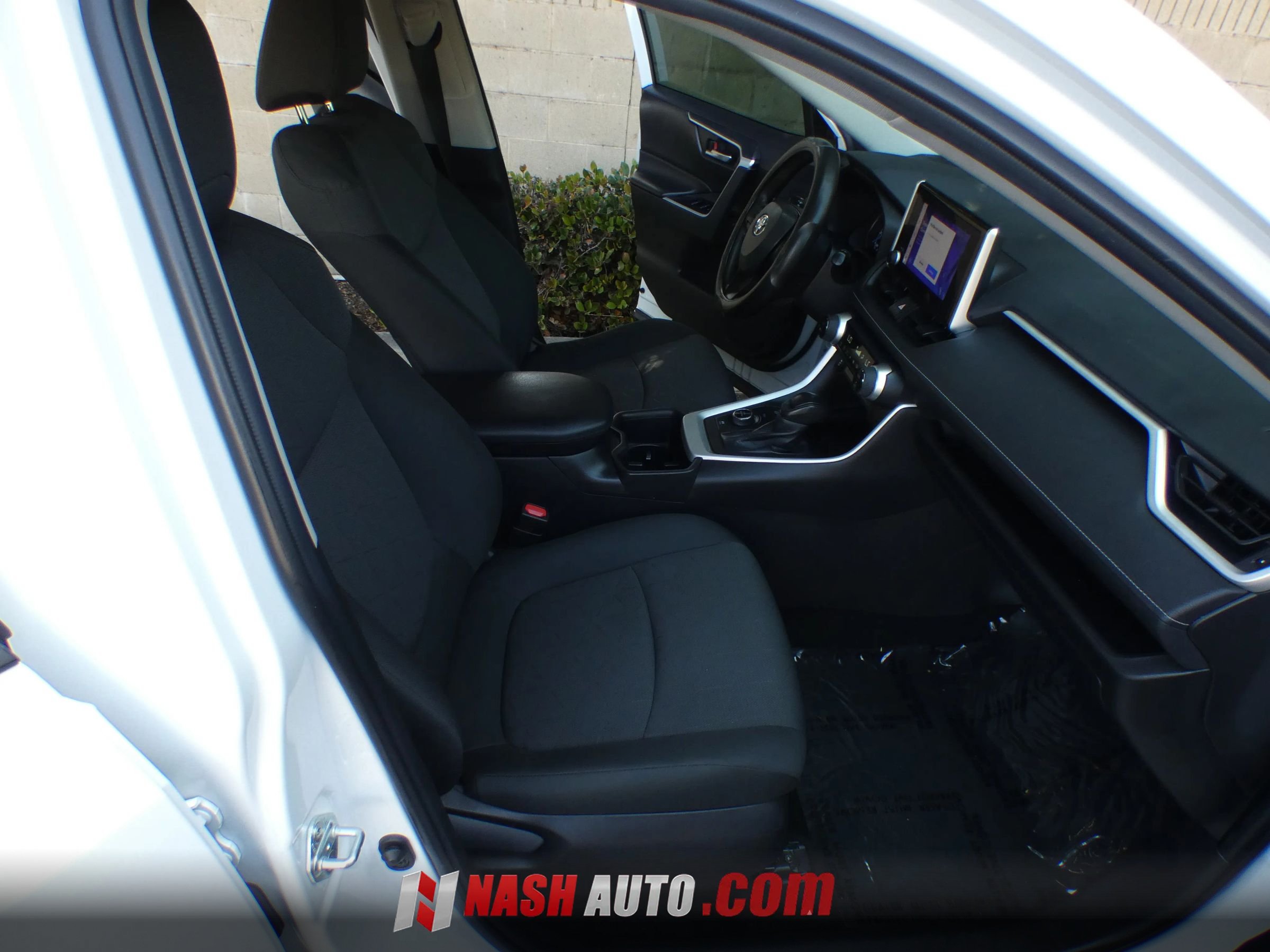 Used 2023 Toyota RAV4 AWD Hybrid image 29
