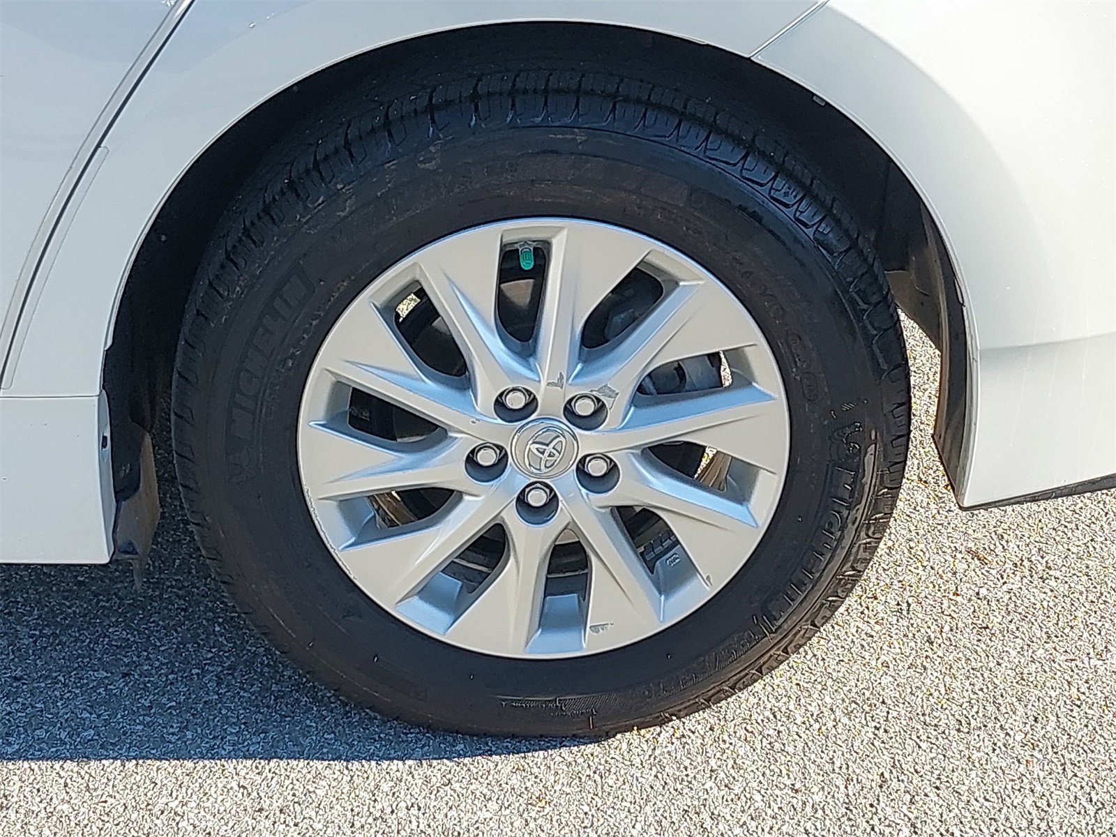 Used 2015 Toyota Prius Prime Advanced image 33