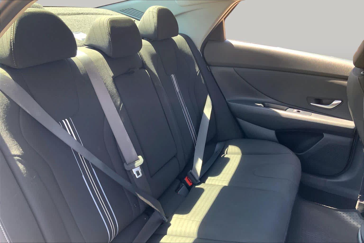 Used 2025 Hyundai Elantra SEL FWD image 19