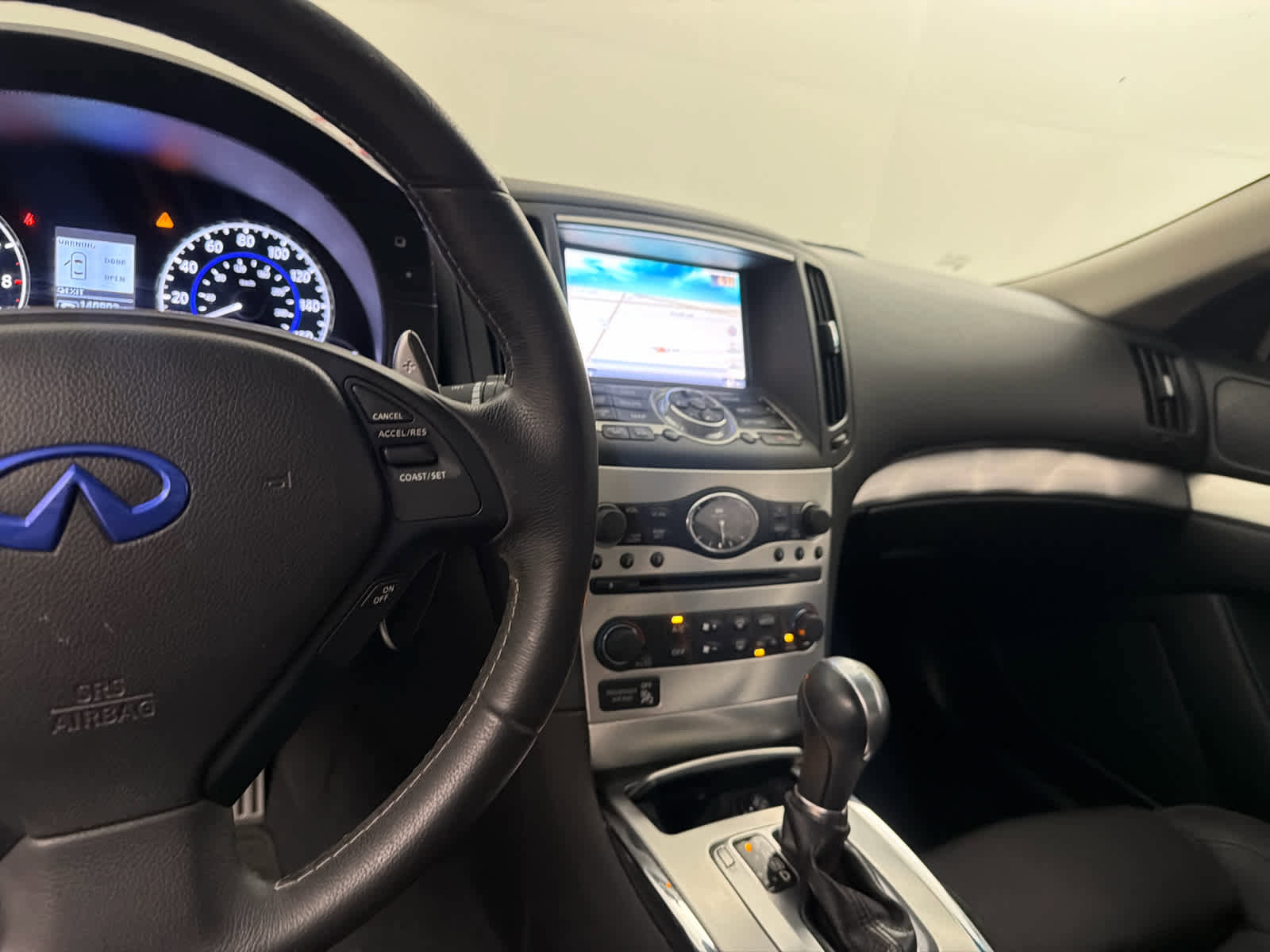 Used 2015 INFINITI Q60 AWD Coupe w/ Premium Package image 17