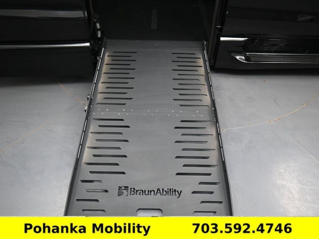 Used 2026 Chrysler Pacifica Select w/ S Appearance Package FWD image 23