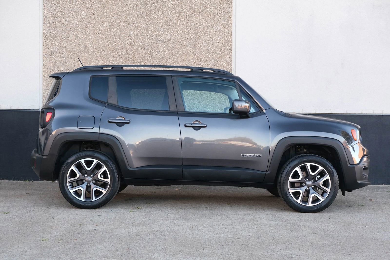 Used 2017 Jeep Renegade Latitude image 11