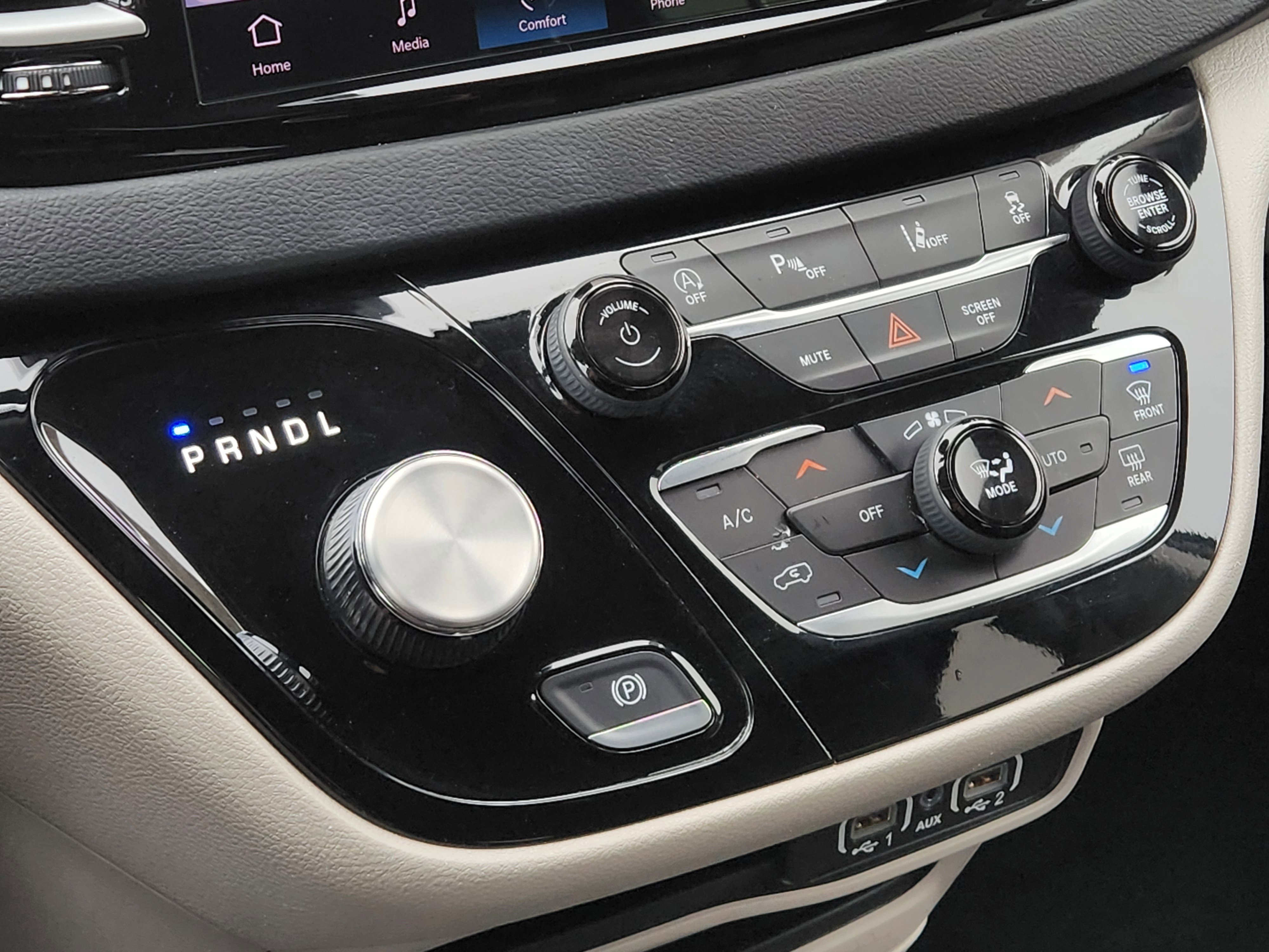 Used 2023 Chrysler Pacifica Touring-L image 7