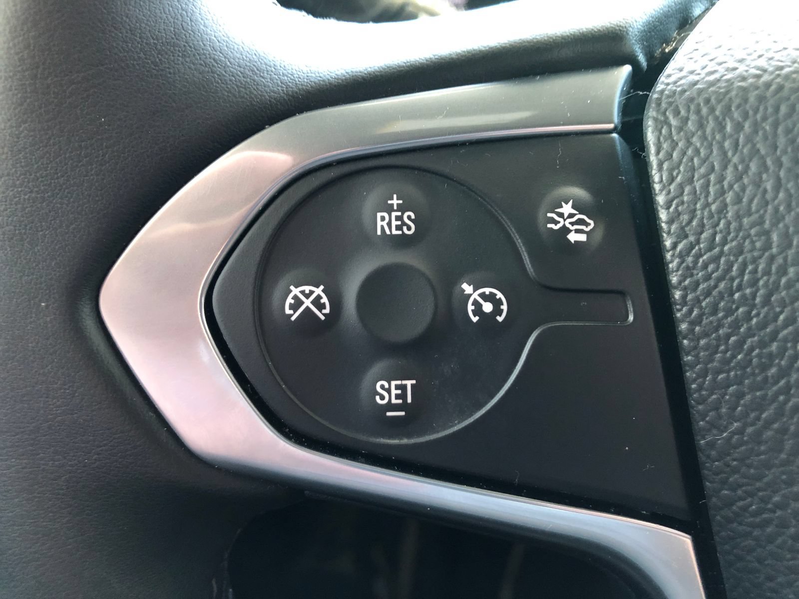 Used 2021 Chevrolet Traverse LT AWD/4WD image 35