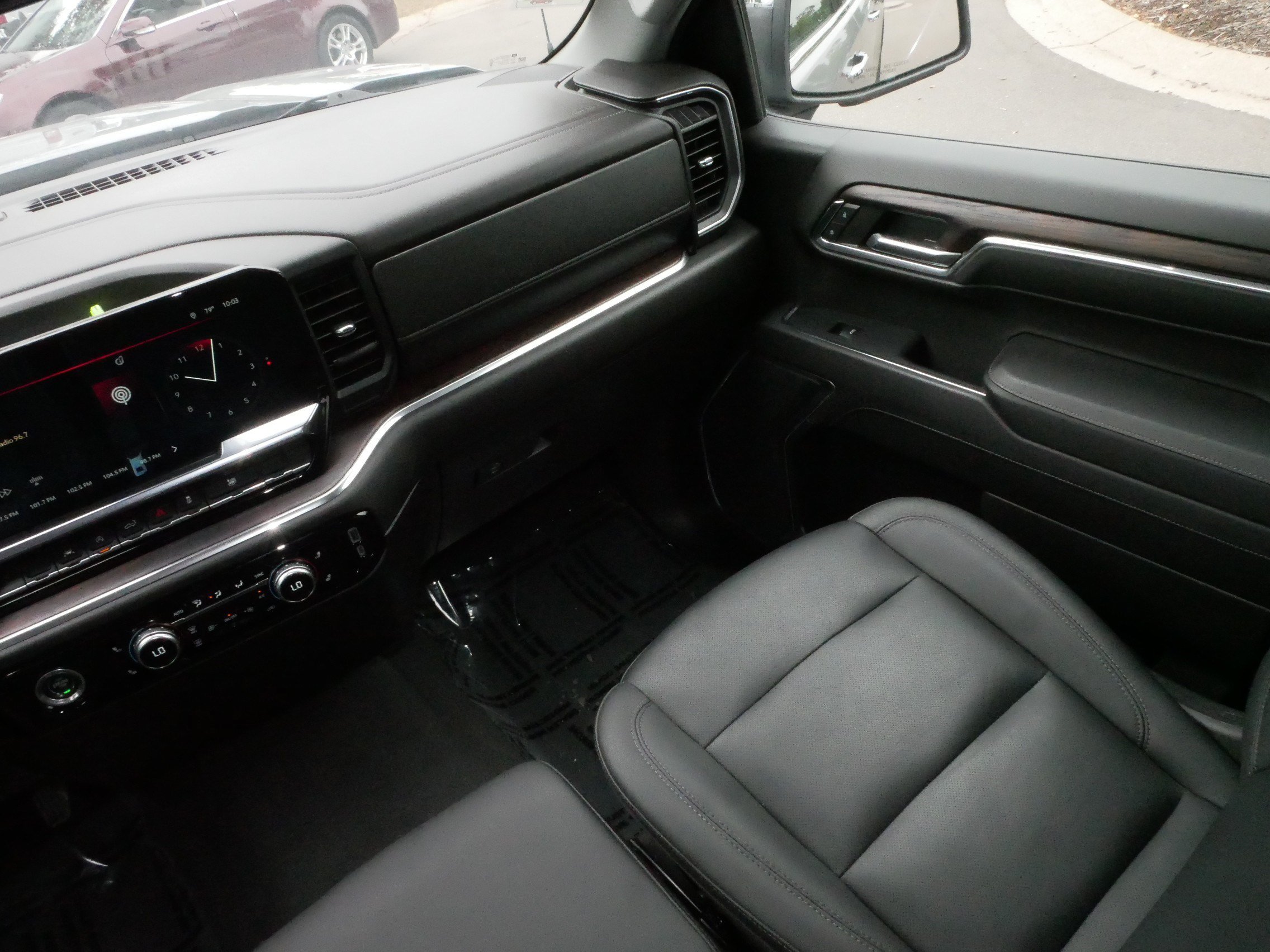 Used 2024 GMC Sierra 1500 SLT AWD/4WD image 11