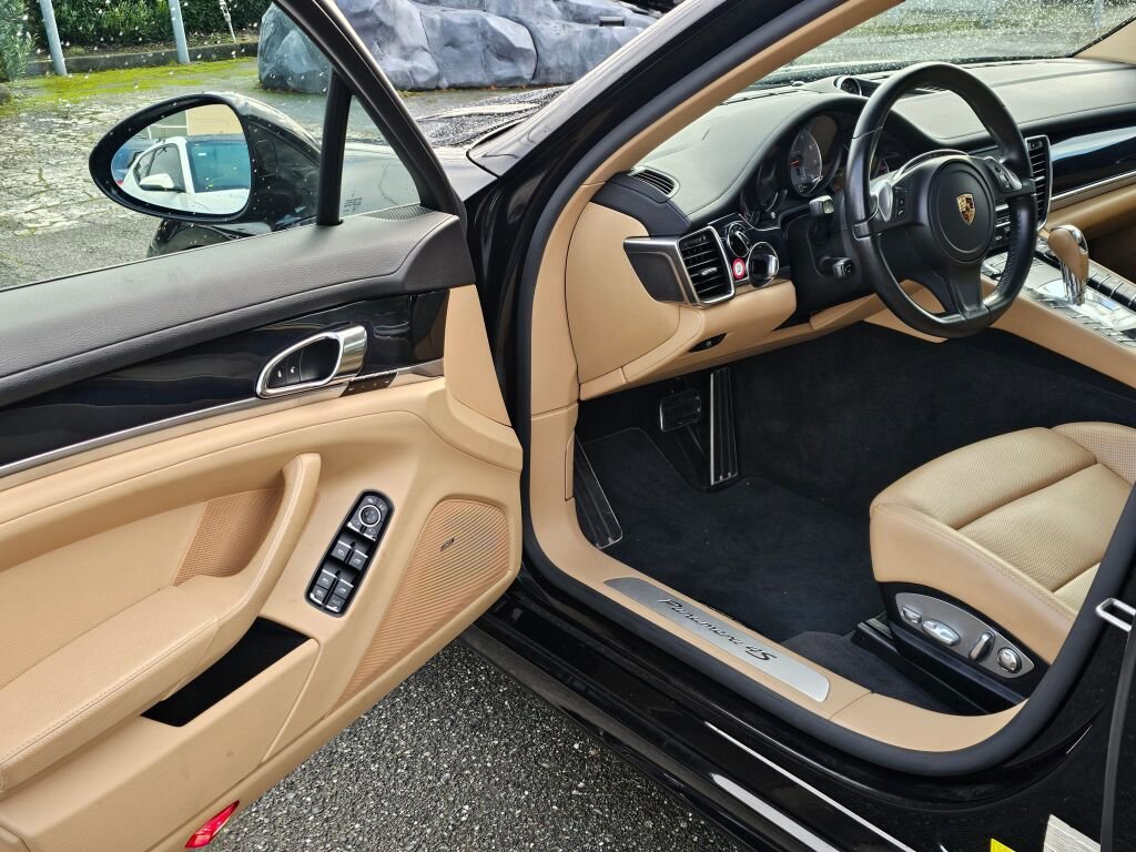 Used 2016 Porsche Panamera 4S image 19