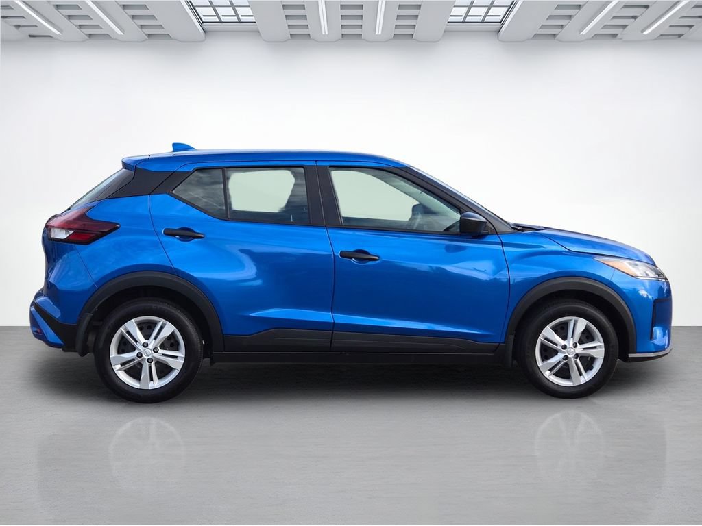 Used 2025 Nissan Kicks Play S FWD image 3
