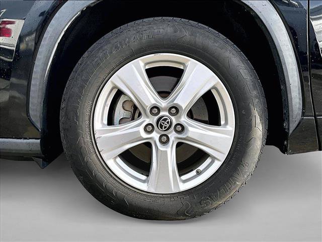 Used 2020 Toyota Highlander L FWD image 10