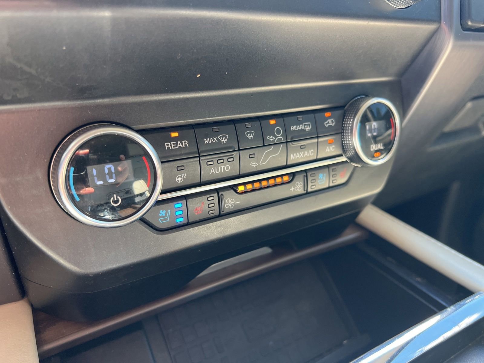 Used 2020 Ford Expedition Platinum AWD/4WD image 22