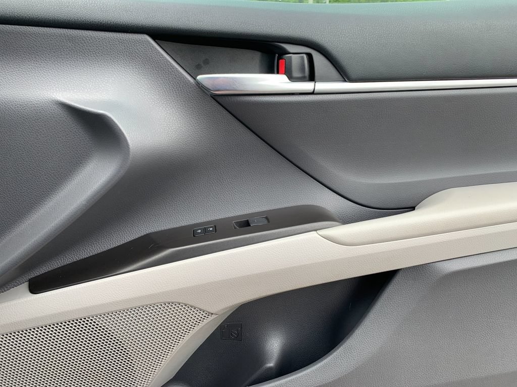 Used 2022 Toyota Camry LE FWD image 19