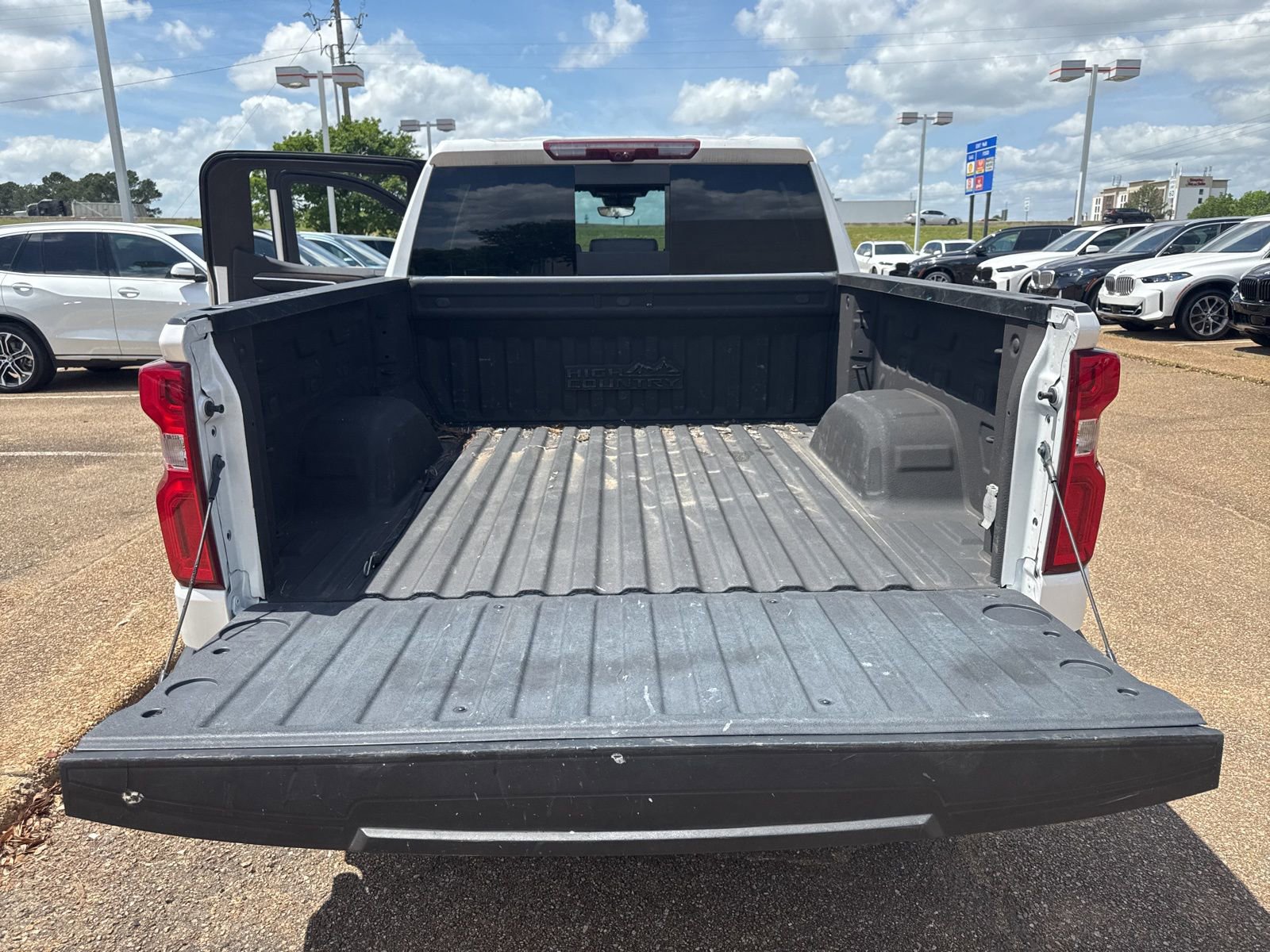 Used 2023 Chevrolet Silverado 1500 High Country w/ Technology Package AWD/4WD image 9