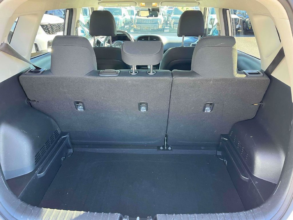 Used 2023 Kia Soul LX w/ LX Technology Package FWD image 7