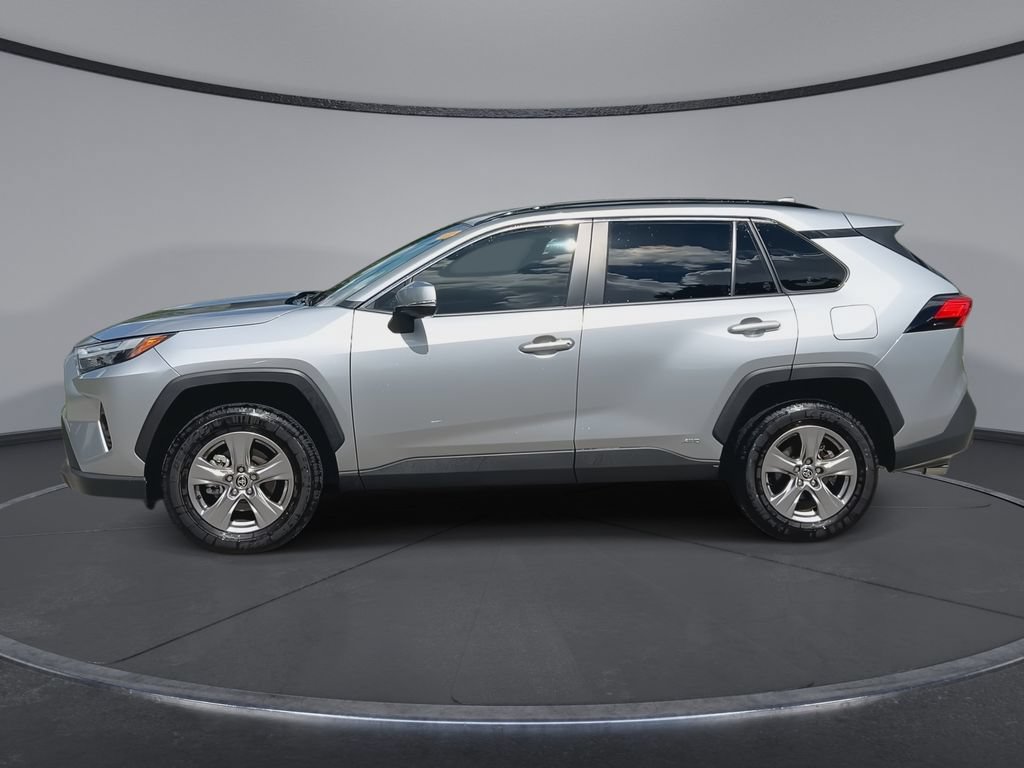 Used 2025 Toyota RAV4 LE AWD/4WD image 5